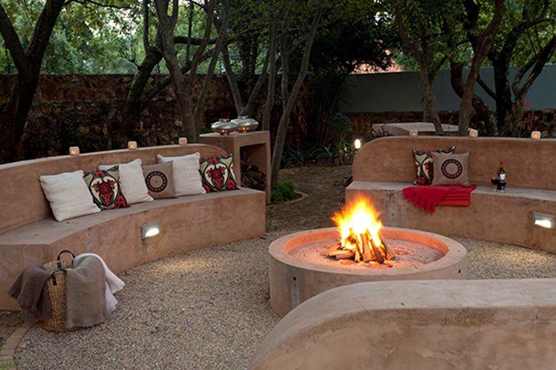 Cemcrete CemPlaster Pavero Brown built-in seating and fire pit